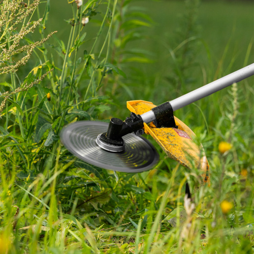 Триммер бензиновый DT-52E, 52 см3, неразъемная штанга, электростартер, состоит из 2 частей Denzel по ценам производителя в Москве с доставкой по всей России