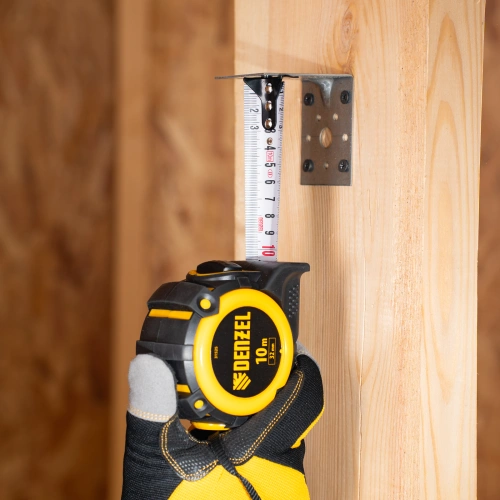 Рулетка 10м х 32мм, автоматич. фиксац., нейлон. покрытие, магнит. зацеп, двухстор. разметка Denzel по ценам производителя в Москве с доставкой по всей России