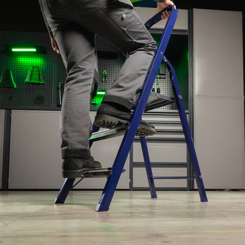 Стремянка, 3 ступени, стальная, Сибртех по ценам производителя в Москве с доставкой по всей России