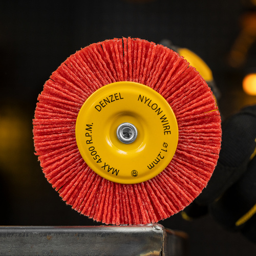 Щетка для дрели, 100 мм, Плоская, со шпилькой, нейлоновая щетина Denzel по ценам производителя в Москве с доставкой по всей России