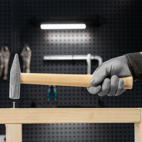 Молоток слесарный, 400 г, квадратный боек, деревянная рукоятка по ценам производителя в Москве с доставкой по всей России