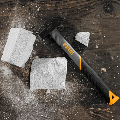 Молоток слесарный, 200 г, кованый, фибергласовая рукоятка c TPR покрытием Denzel по ценам производителя в Москве с доставкой по всей России