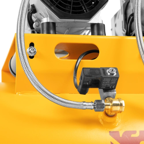 Компрессор безмасляный, малошумный DLS 3300/100, 3300 Вт,3x1100, 100 л, 570 л/мин ,блок управления Denzel по ценам производителя в Москве с доставкой по всей России