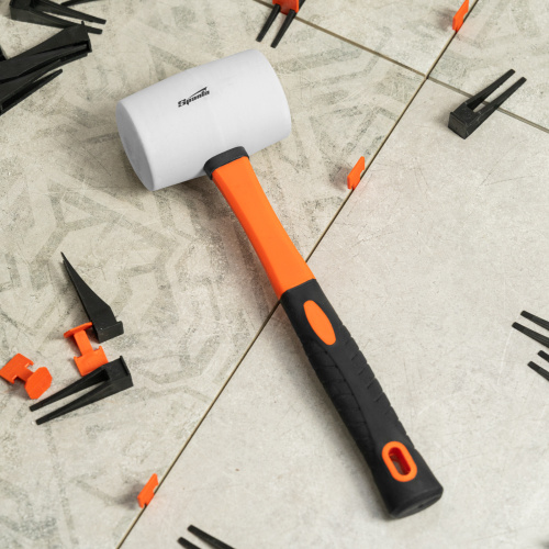 Киянка резиновая, 680 г, белая резина, фибергласовая рукоятка Sparta по ценам производителя в Москве с доставкой по всей России