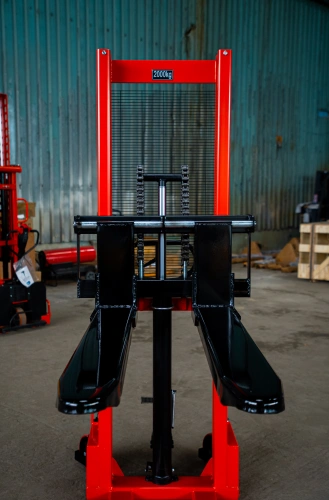 Штабелер гидравлический 2,0 т 1,6 м TOR CTY-E с раздвижными вилами по ценам производителя в Москве с доставкой по всей России