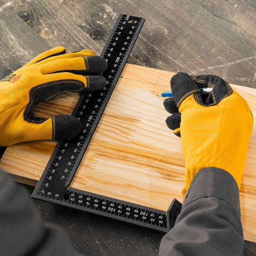 Угольник, 200 х 300 мм, алюминиевый, лазерная гравировка Denzel по ценам производителя в Москве с доставкой по всей России