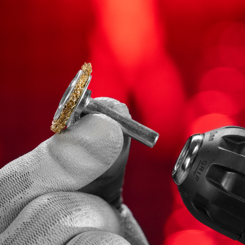 Щетка для дрели, 30 мм, плоская со шпилькой, латунированная витая проволока Matrix по ценам производителя в Москве с доставкой по всей России