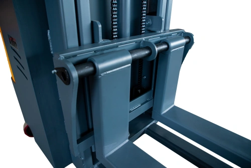 Штабелер самоходный 1,5 т 1,6 м XILIN CDD15K-EN 24/105 В/Ач с раздвижными вилами (с платформой) по ценам производителя в Москве с доставкой по всей России