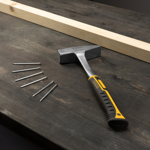 Молоток слесарный 800 г, цельнометаллический, двухкомпонентная рукоятка Denzel по ценам производителя в Москве с доставкой по всей России