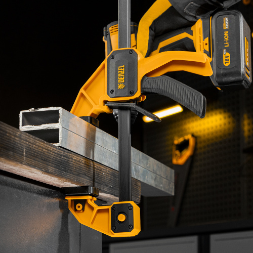 Струбцина F-образная, быстрозажимная, 450 х 80 мм, усиленный нейлоновый корпус Denzel по ценам производителя в Москве с доставкой по всей России