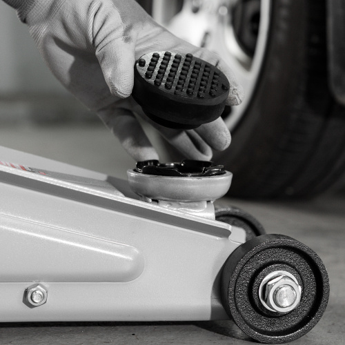 Резиновая опора для подкатного домкрата универсальная, D 72 мм, D 50, H 35 мм Matrix по ценам производителя в Москве с доставкой по всей России