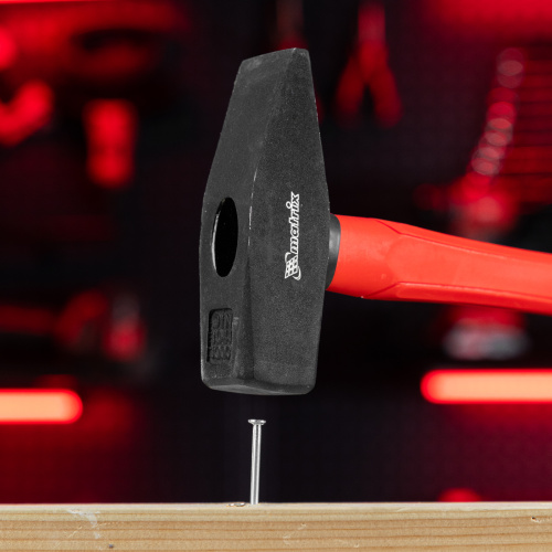 Молоток слесарный optimal, 1000 г, фибергласовая обрезиненная рукоятка, квадратный боек Matrix по ценам производителя в Москве с доставкой по всей России