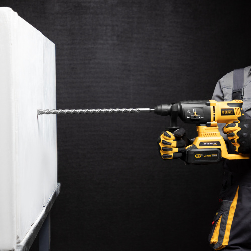 Бур по бетону, двойная спираль, три пылеотводящие кромки, 18 x 460 мм DENZEL по ценам производителя в Москве с доставкой по всей России