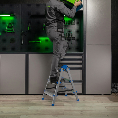 Стремянка двухсторонняя 3 ступени, сталь профиль, стальные ступени, Сибртех по ценам производителя в Москве с доставкой по всей России