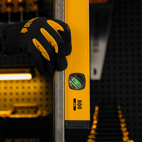 Уровень алюминиевый, магнит, фрезерованный, 3 глазка (1 зеркал.) 0,5 мм/м, 800 мм Denzel по ценам производителя в Москве с доставкой по всей России