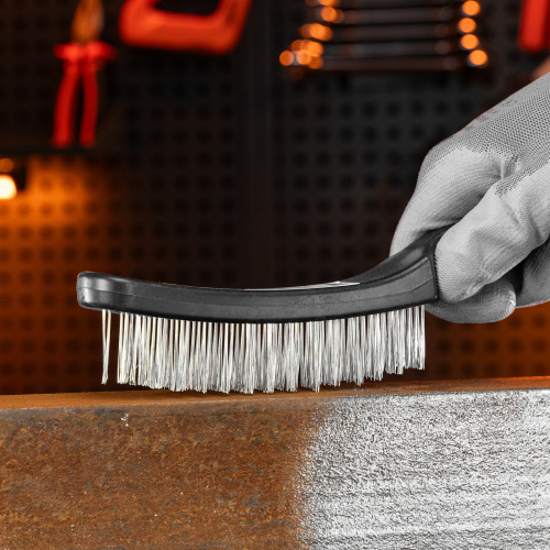 Щетка пятирядная металлическая с пластмассовой ручкой Sparta по ценам производителя в Москве с доставкой по всей России