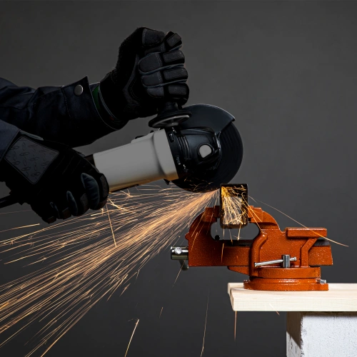 Тиски слесарные, 125 мм, поворотные, с наковальней Sparta по ценам производителя в Москве с доставкой по всей России