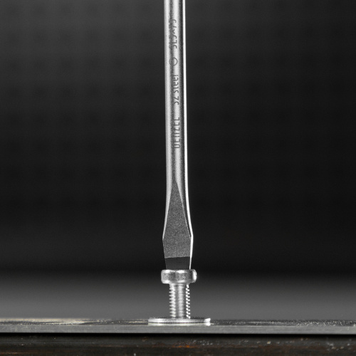 Отвертка, SL5x75 мм, S2, 3к рукоятка Denzel по ценам производителя в Москве с доставкой по всей России