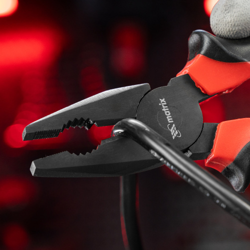 Плоскогубцы комбинированные Black Nickel, 200 мм, двухкомпонентные рукоятки Matrix по ценам производителя в Москве с доставкой по всей России