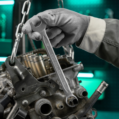 Набор инструментов, 1/2", CrV, пластиковый кейс 31 предмет Stels по ценам производителя в Москве с доставкой по всей России