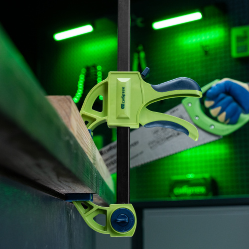 Струбцина F-образная, быстрозажимная, 200 х 70 х 420 мм, пластиковый корпус, фиксатор, двухкомпонентная рукоятка Сибртех по ценам производителя в Москве с доставкой по всей России