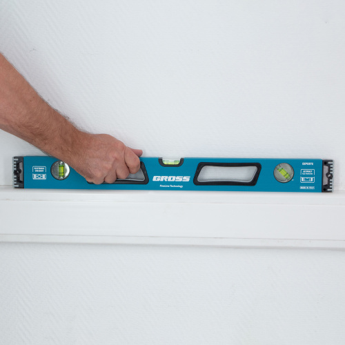 Уровень алюминиевый, 600 мм, усиленный с ударопрочными заглушками, рукоятки, 3 глазка Gross по ценам производителя в Москве с доставкой по всей России