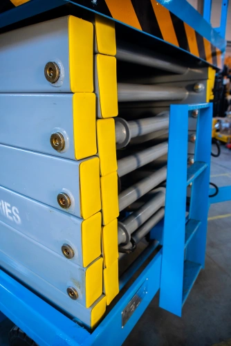 Подъемник ножничный передвижной аккумуляторный 500 кг, 12/14 м, 24/85 В/Ач TOR SJY-0,5-12 DC по ценам производителя в Москве с доставкой по всей России