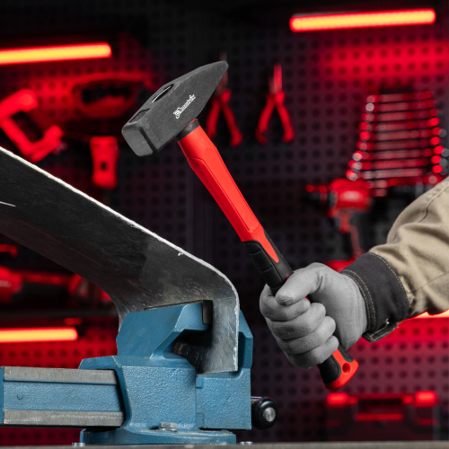 Молоток слесарный optimal, 1000 г, фибергласовая обрезиненная рукоятка, квадратный боек Matrix по ценам производителя в Москве с доставкой по всей России