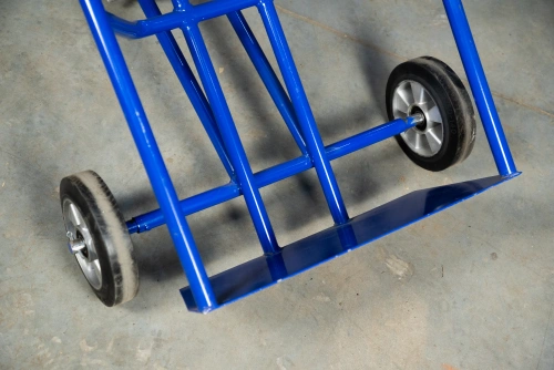 Тележка для металлических бочек TOR КБ-2 (250 пневмо+160 поворотное) по ценам производителя в Москве с доставкой по всей России