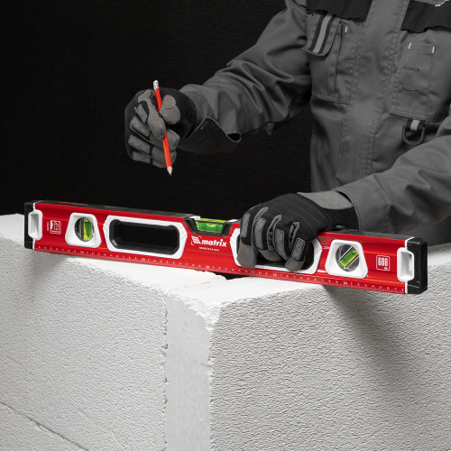 Уровень алюминиевый, магнит, фрезерованный, 3 глазка (1 зеркальный) двухкомпонентные рукоятки, 600 мм Matrix по ценам производителя в Москве с доставкой по всей России