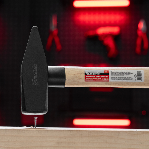 Молоток слесарный, 1500 г, квадратный боек, деревянная рукоятка Matrix по ценам производителя в Москве с доставкой по всей России
