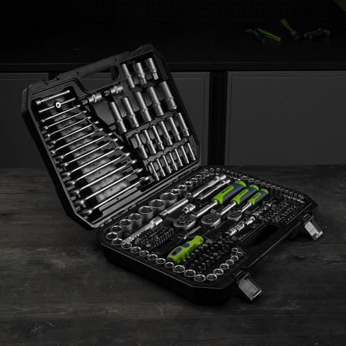 Набор инструментов, 1/2", 3/8", 1/4", пластиковый кейс 215 предм. Сибртех по ценам производителя в Москве с доставкой по всей России