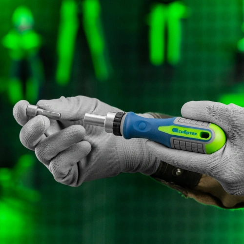 Отвертка реверсивная с набором бит и торцевых головок, 25 шт, CrV, чехол Сибртех по ценам производителя в Москве с доставкой по всей России