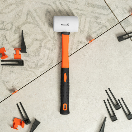 Киянка резиновая, 225 г, белая резина, фибергласовая рукоятка Sparta по ценам производителя в Москве с доставкой по всей России