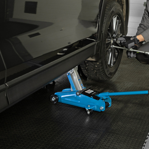 Домкрат гидравлический подкатной, 2 т, h подъема 140-340 мм Stels по ценам производителя в Москве с доставкой по всей России