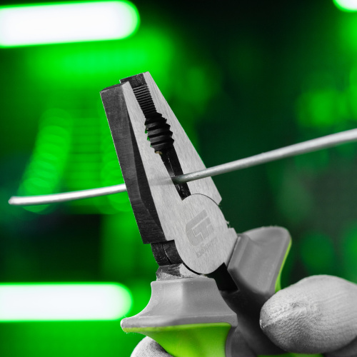 Плоскогубцы комбинированные, 200 мм, фосфатирование, трехкомпонентные рукоятки Сибртех по ценам производителя в Москве с доставкой по всей России