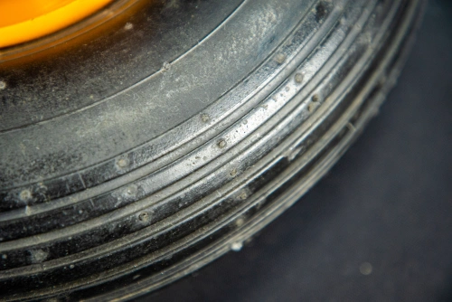 Колесо пневматическое резиновое 330 мм 13x4.00-6 по ценам производителя в Москве с доставкой по всей России