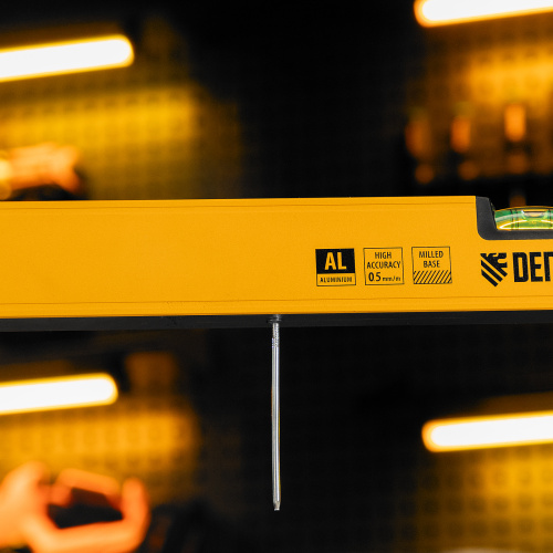 Уровень алюминиевый, магнит, фрезерованный, 3 глазка (1 зеркал.) 0,5 мм/м, 800 мм Denzel по ценам производителя в Москве с доставкой по всей России