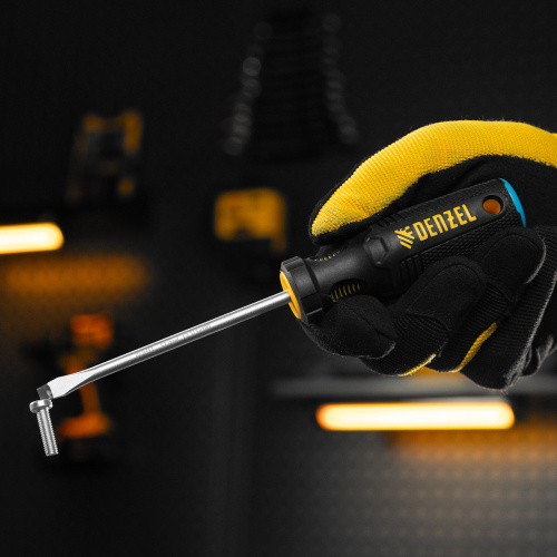 Отвертка, SL5x100 мм, S2, 3к рукоятка Denzel по ценам производителя в Москве с доставкой по всей России