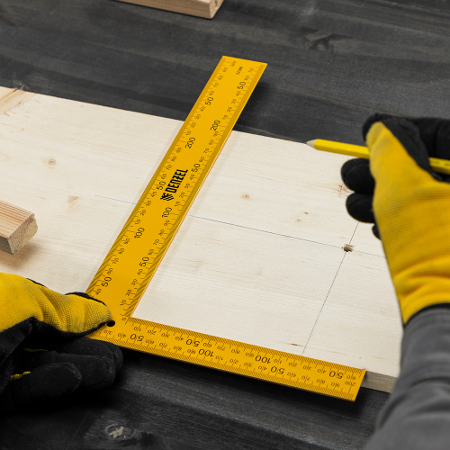 Угольник стальной, 200 х 300 мм Denzel по ценам производителя в Москве с доставкой по всей России