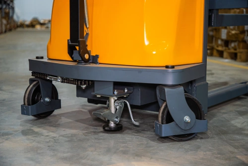 Штабелер гидравлический с электроподъемом 1,5 т 3,0 м XILIN CDD15B-E с раздвижными вилами по ценам производителя в Москве с доставкой по всей России