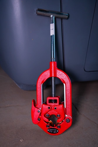 Труборез с хомутной защелкой TOR GH2S для стальных труб 1/2"- 2 1/2" по ценам производителя в Москве с доставкой по всей России