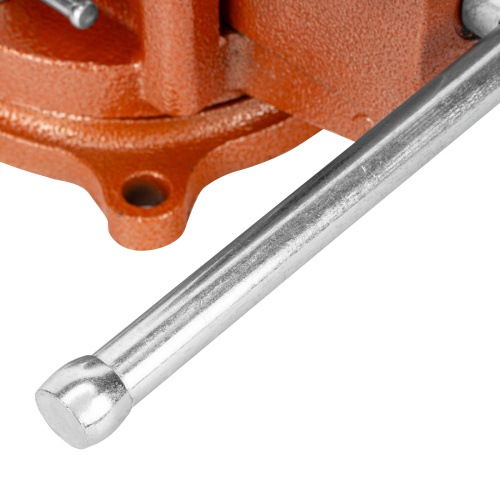 Тиски слесарные, 150 мм, поворотные, с наковальней Sparta по ценам производителя в Москве с доставкой по всей России