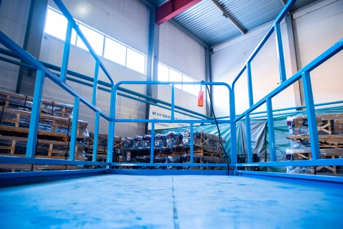 Подъемник ножничный передвижной аккумуляторный 500 кг, 12/14 м, 24/85 В/Ач TOR SJY-0,5-12 DC по ценам производителя в Москве с доставкой по всей России