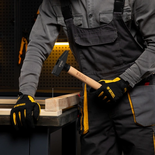 Молоток слесарный, 600 г, кованый квадратный боек, буковая рукоятка Denzel по ценам производителя в Москве с доставкой по всей России