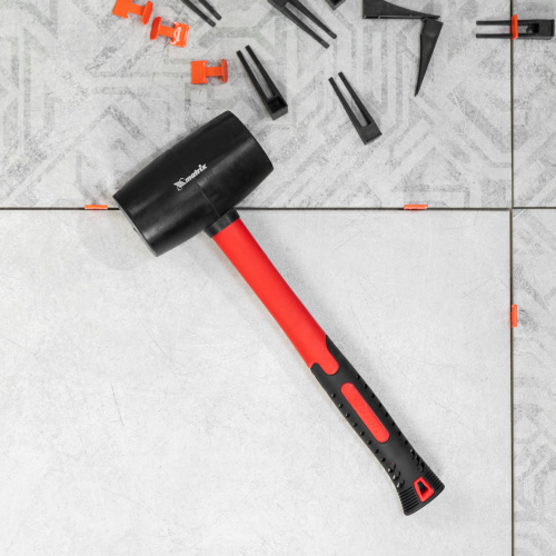 Киянка резиновая, 910 г, черная резина, фибергласовая рукоятка Matrix по ценам производителя в Москве с доставкой по всей России