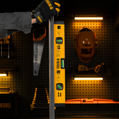 Уровень алюминиевый, магнит., фрезерованный, 3 глазка (1 зеркал.) 0,5 мм/м, 400 мм Denzel по ценам производителя в Москве с доставкой по всей России