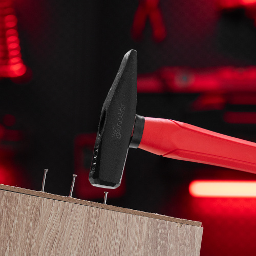 Молоток слесарный optimal, 200 г, фибергласовая обрезиненная рукоятка, квадратный боек Matrix по ценам производителя в Москве с доставкой по всей России