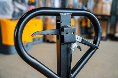 Тележка гидравлическая с тормозом 2500 кг 1150 мм полиуретановые колеса XILIN BFB по ценам производителя в Москве с доставкой по всей России