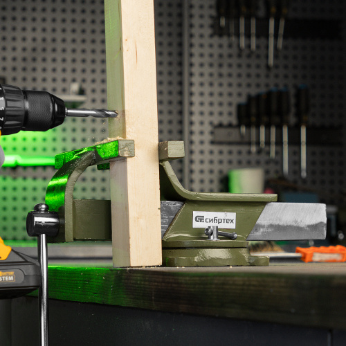 Тиски слесарные, 200 мм, стальные, поворотные Сибртех по ценам производителя в Москве с доставкой по всей России